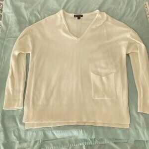 Renuar Cable v-neck sweater with pockets